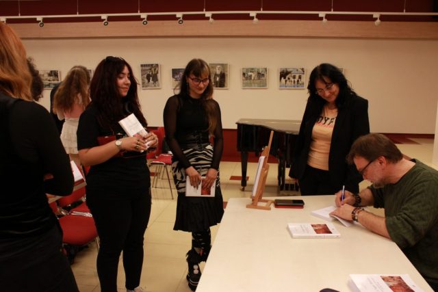 CARTEA DE MARȚI (4 noiembrie 2025) 04 CARTEA DE MARȚI (4 noiembrie 2025) 04