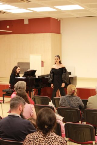 JOIA MUZICALĂ Recital vocal susținut de elevi ai Liceului de Artă „Ion Vidu” (7 mai 2026) 06